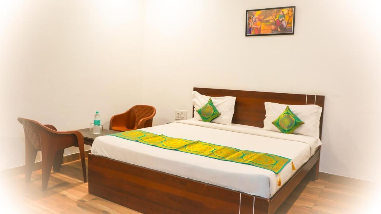 Hotel Dream Villa In อุเดเปอร์ ภายนอก รูปภาพ
