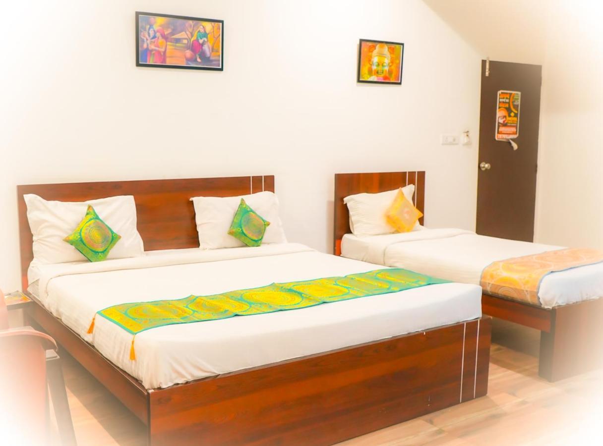 Hotel Dream Villa In อุเดเปอร์ ภายนอก รูปภาพ